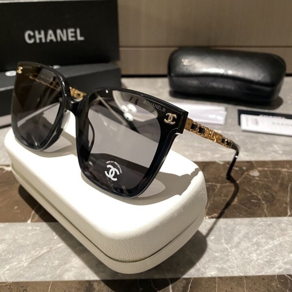 CHANEL CH0777 Black sunglasses - Picture 1 of 4